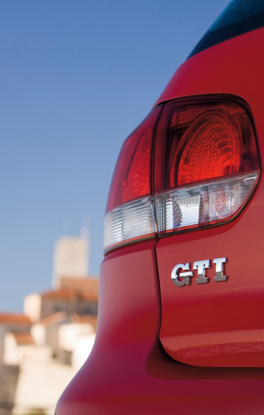  Volkswagen Golf GTi 2008 года  (фото 10 из 83)